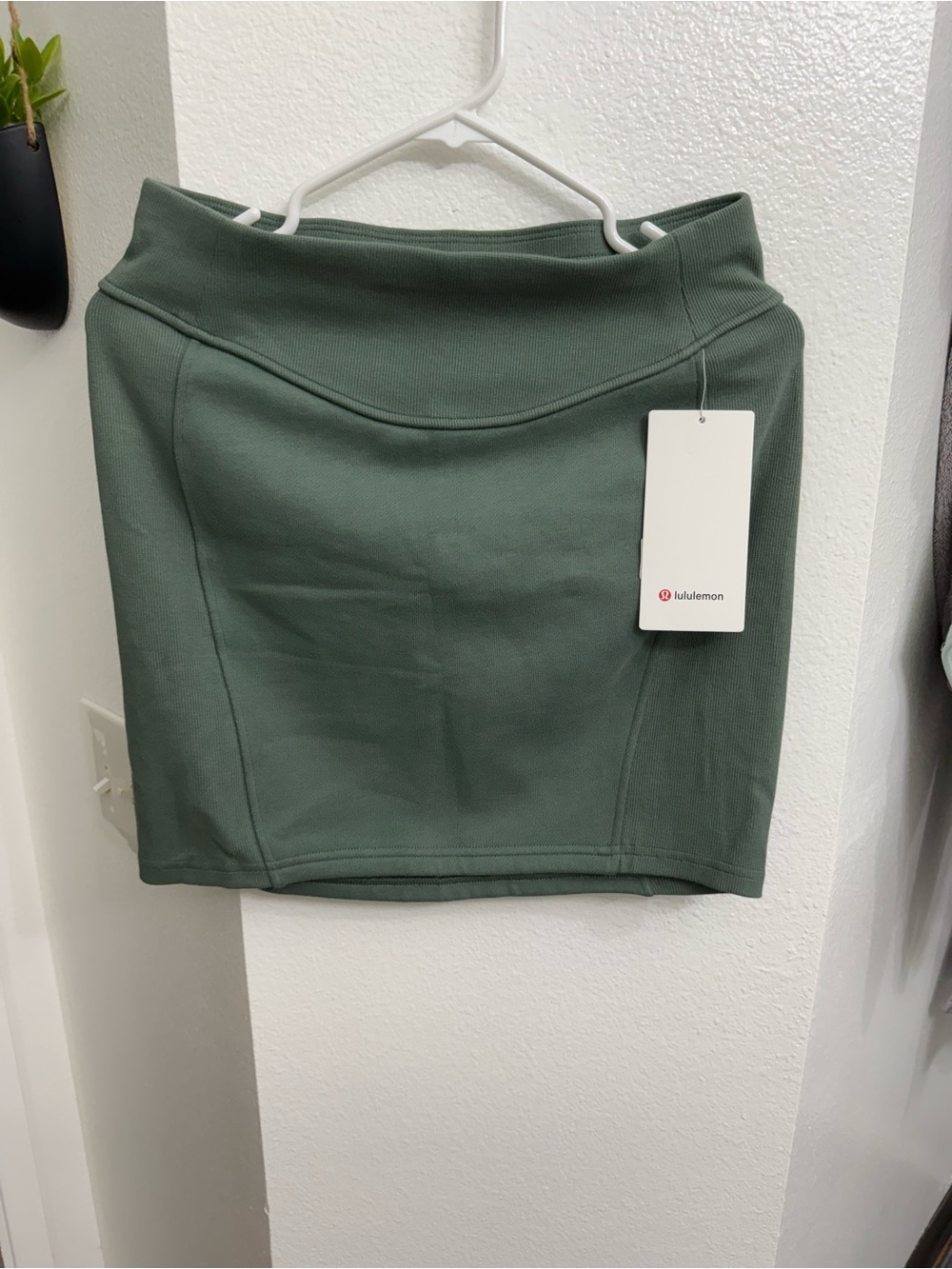 NWT Lululemon Scuba High Rise Mini Skirt Size Medium Sage Green